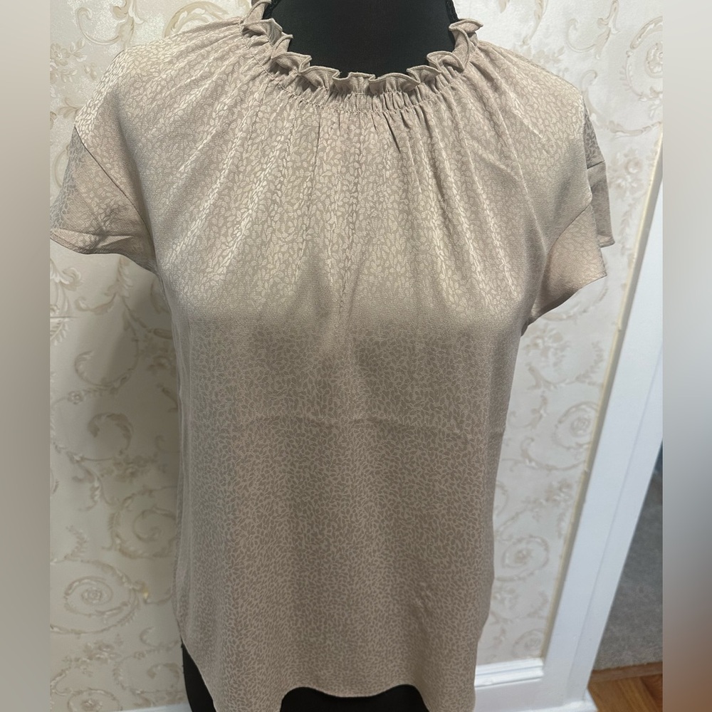 NWT Express Short sleeve blouse. Size M